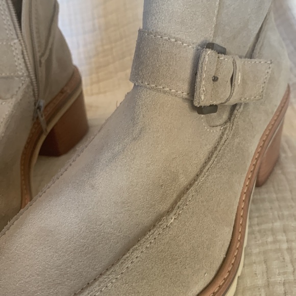 NWOT - Bernardo Sonja Leather Lug Boots - Picture 11 of 11